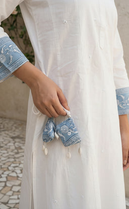 white cotton kurti set with bordar printed and traditional dupatta