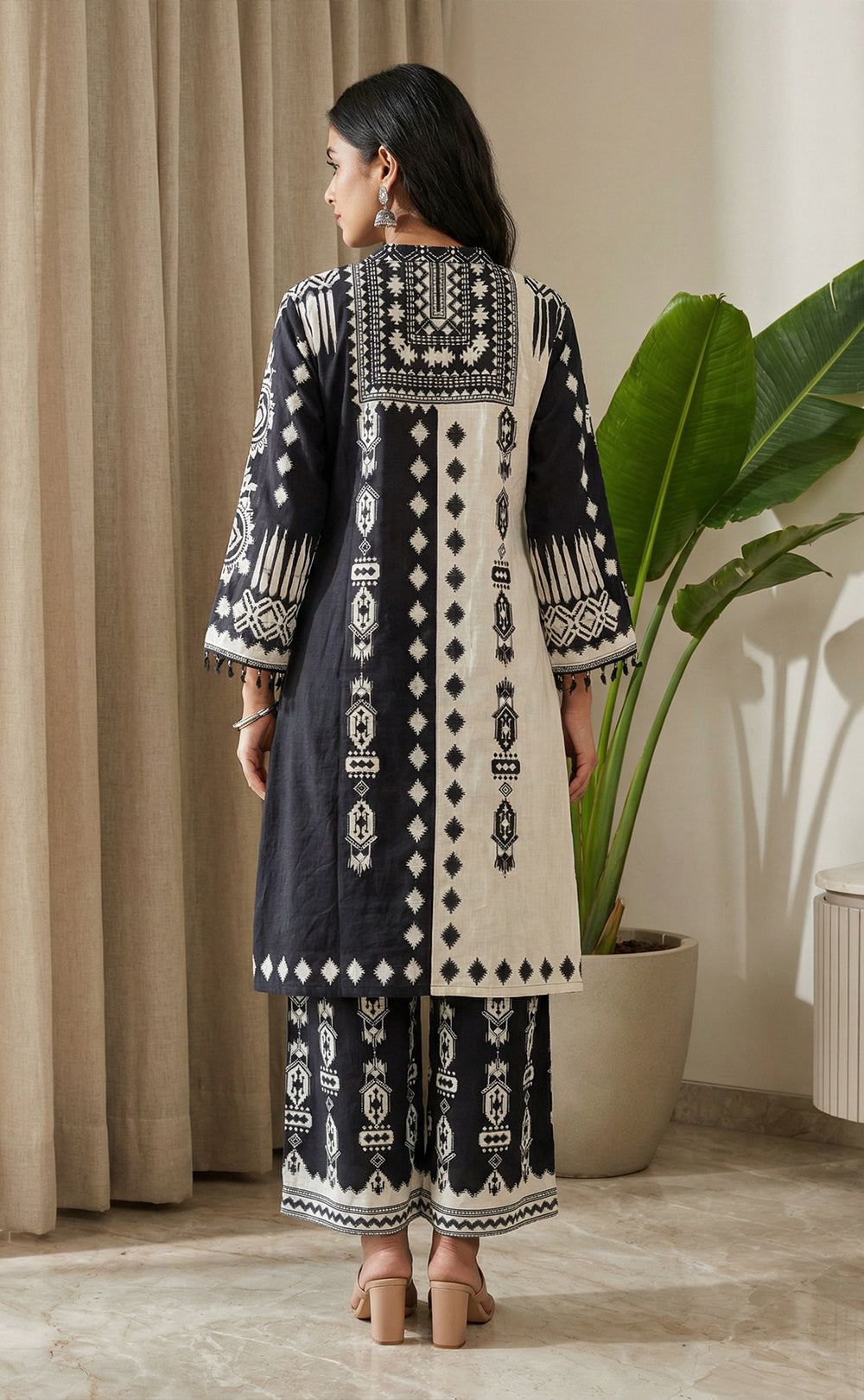 Black and White Muslin Geometric print V-neck designer Co-ord Set
