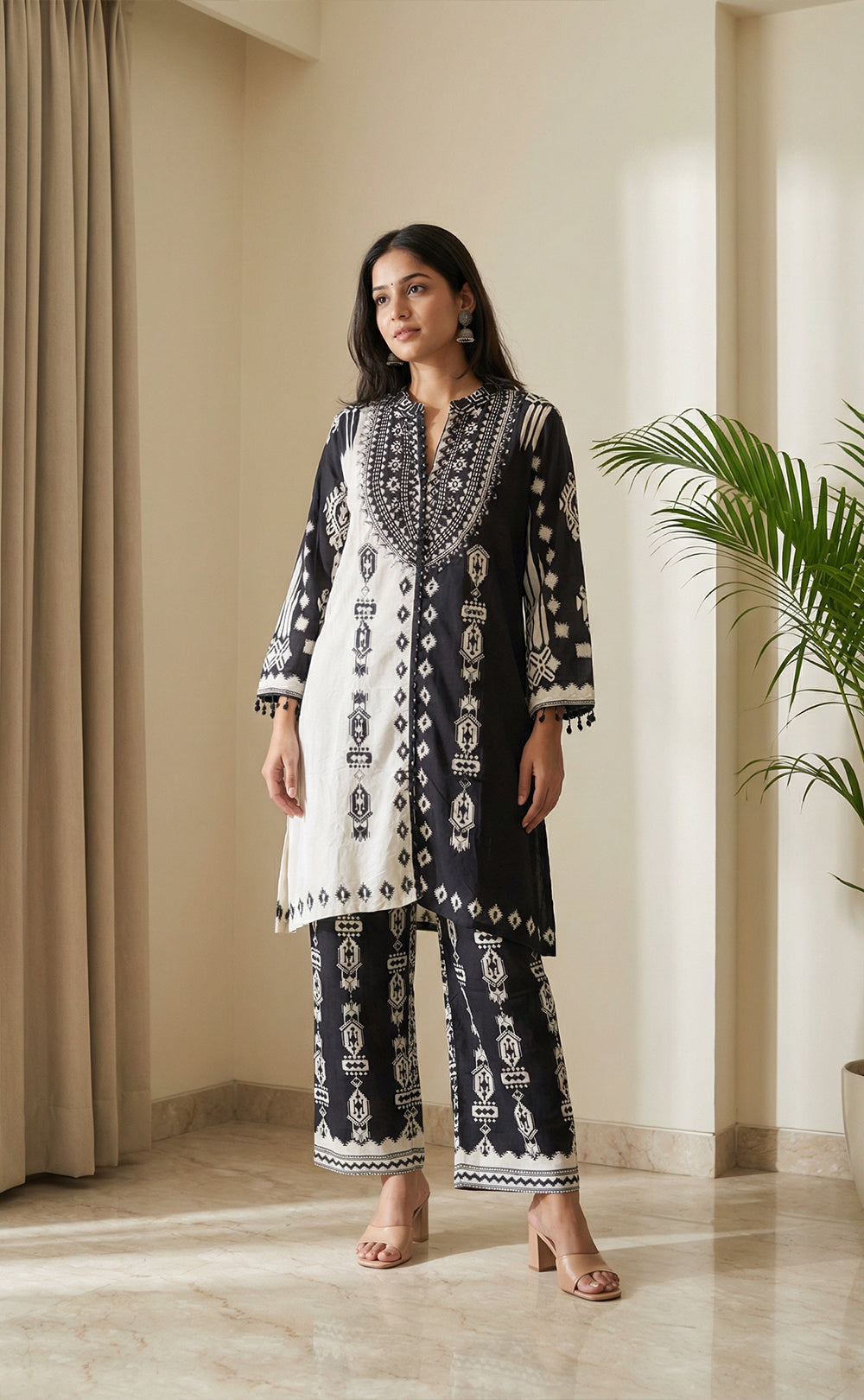 Black and White Muslin Geometric print V-neck designer Co-ord Set